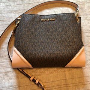 Michael Kors Crossbody ..